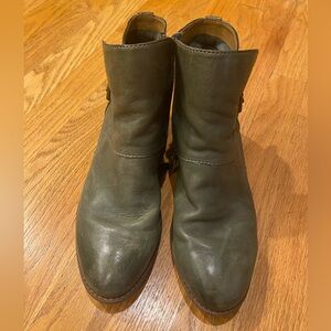 Comfortiva shoes green size 8 (bought from Jayne boutique).